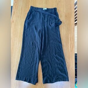 Aritzia / Wilfred black, wide leg, flowy pants.